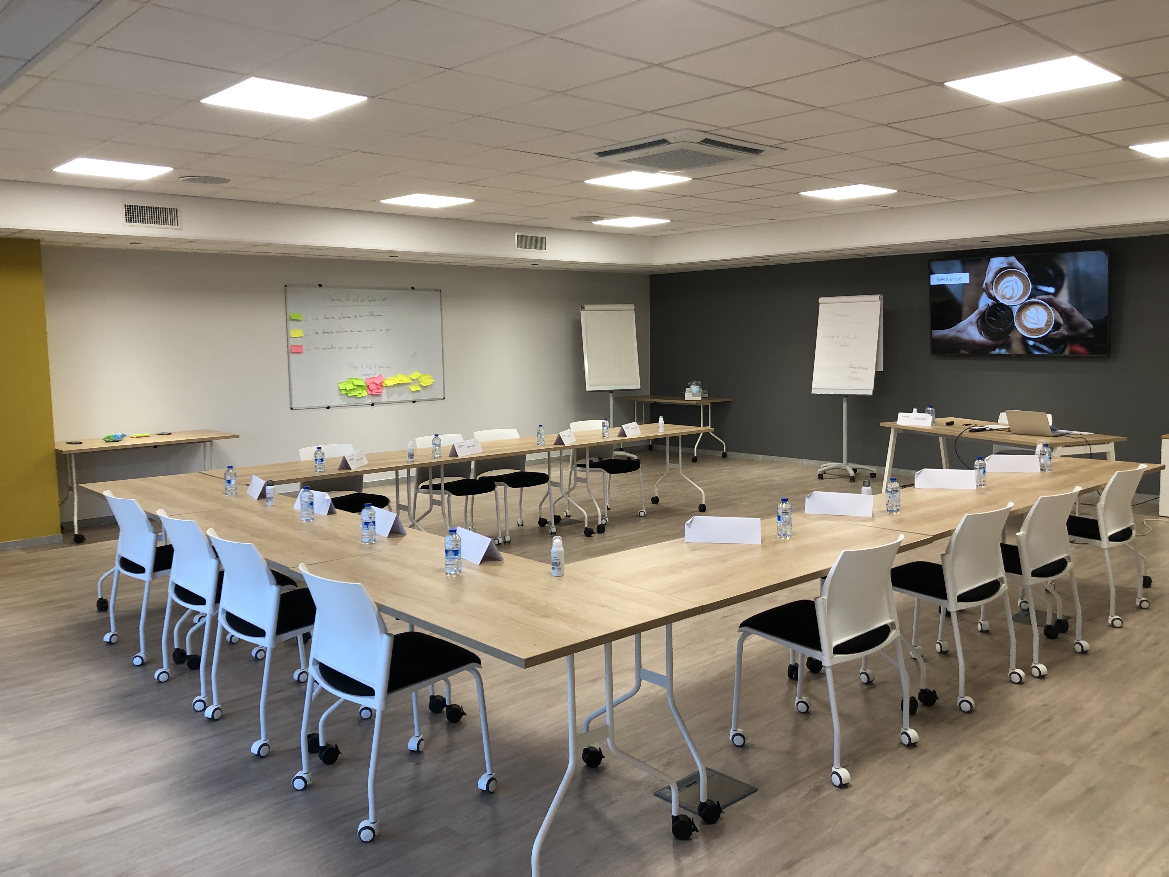 Salle de cours du centre de formation vendeur automobile Synethis
